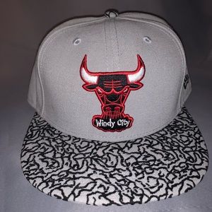 Gray/elephant print Bulls New Era snapback